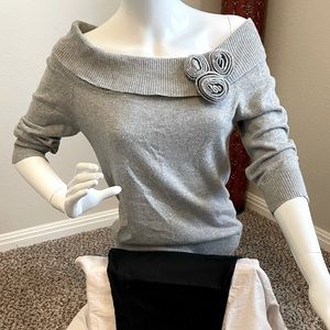 Cute gray sweater Size Medium